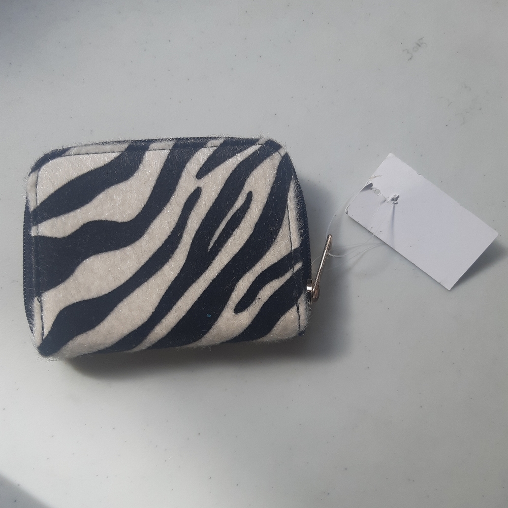 BNWT Zebra Print and Texture Pocket Wallet